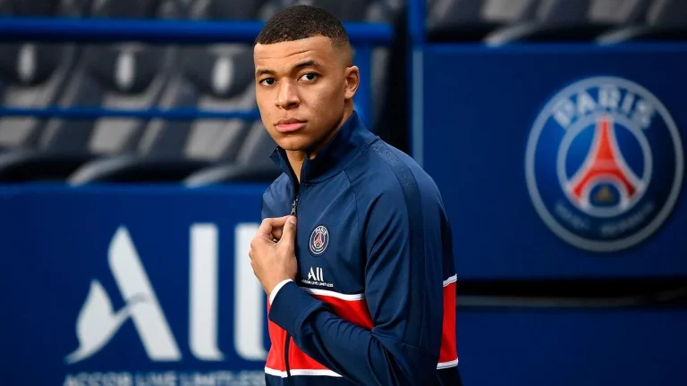 Por qué Mbappé no sale en la nueva campaña del PSG