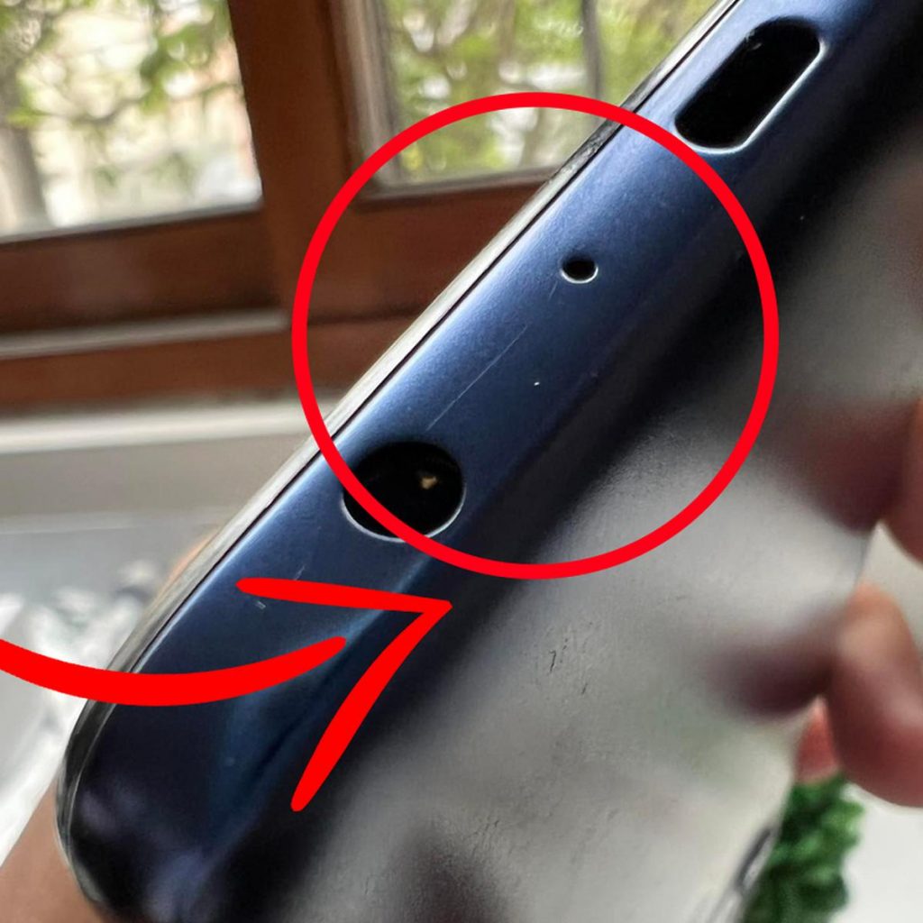 Por qué los Android tienen un hueco pequeño al lado del cargador 239 ¿Para qué sirve el hueco pequeño al lado del orificio del cargador?