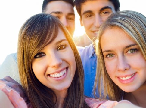 El motivo por el que tu hijo adolescente te ignora cuando le hablas