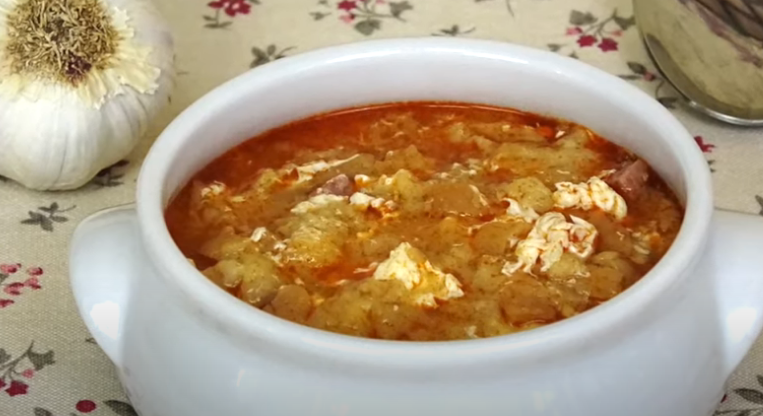 Sopa castellana: el plato caliente que echarás de menos en verano