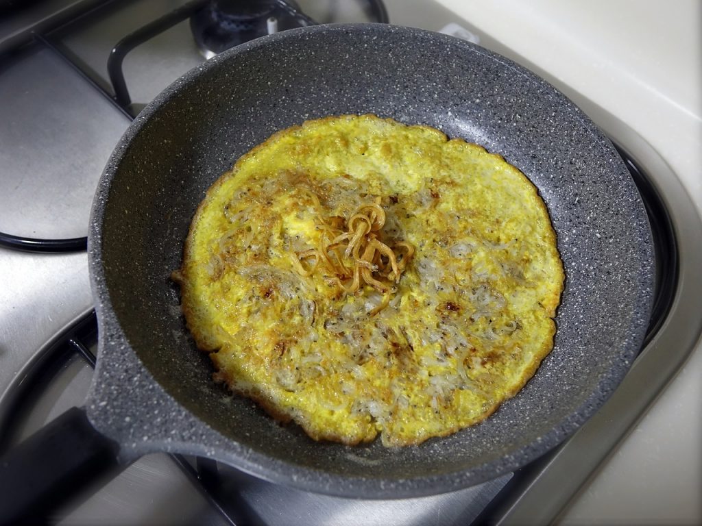Tortilla de bacalao: el truco para que se mezclen bien todos los elementos 46 Tortilla de bacalao el truco para que se mezclen bien todos los elementos