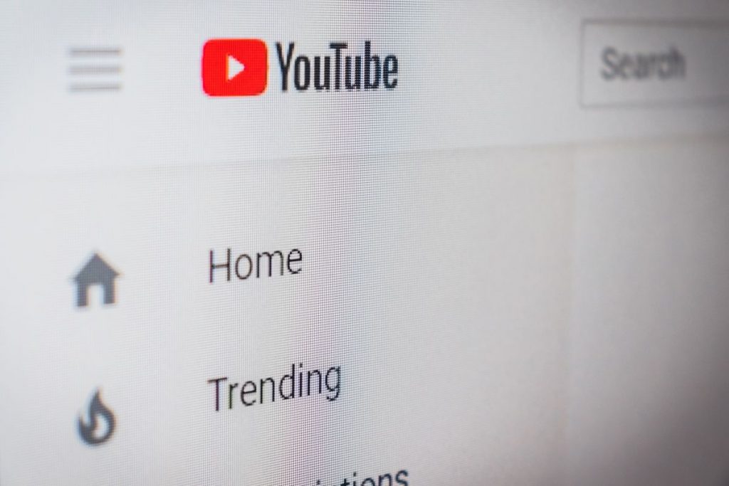 ¿Cuánto contenido ofrece YouTube de forma gratuita?