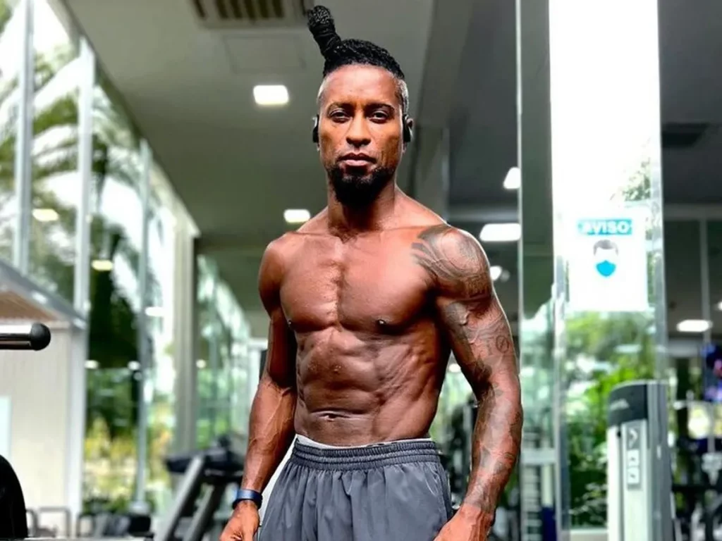 Iker Casillas y otros futbolistas retirados que ahora están cachas 149 Zé Roberto es de los futbolistas que más músculos tiene