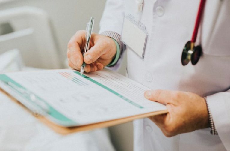 Un estudio confirma que Evusheld, de  AstraZeneca, reduce el riesgo de muerte y enfermedad grave por covid-19  en pacientes vulnerables