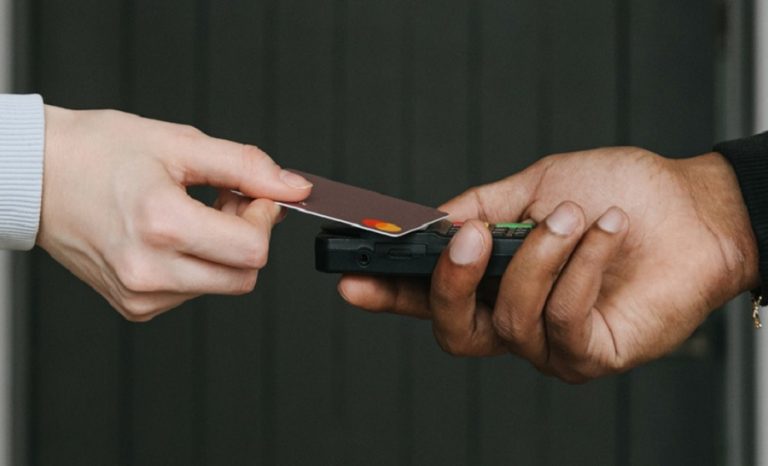 Cómo funciona el “contactless”, método de pago utilizado por 8 de cada 10 españoles