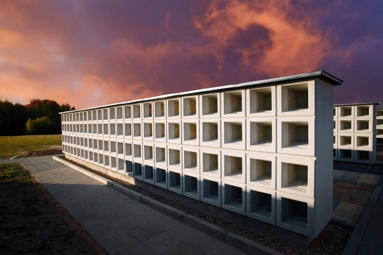 ¿Cuánto cuesta una incineración con velatorio en Iruña?