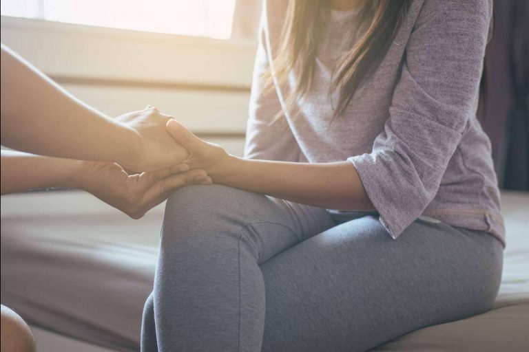 Un Intervencionista Familiar en Adicciones da soporte para ayudar a un familiar a salir de la adicción