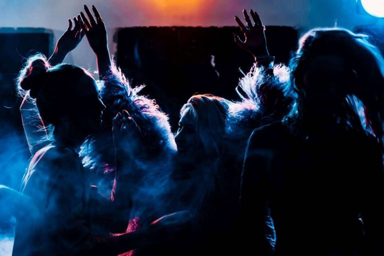 Las actividades acuáticas disponibles para las despedidas en verano de Despedidas Pecados