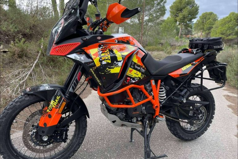 ADHESIVOSEMBARRADOS vende vinilos para motos