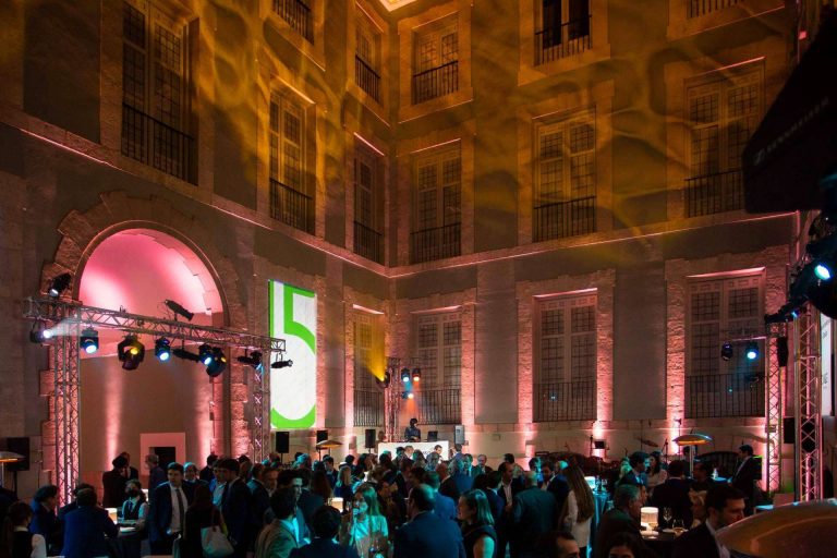 Marketing auditivo con un DJ para eventos corporativos