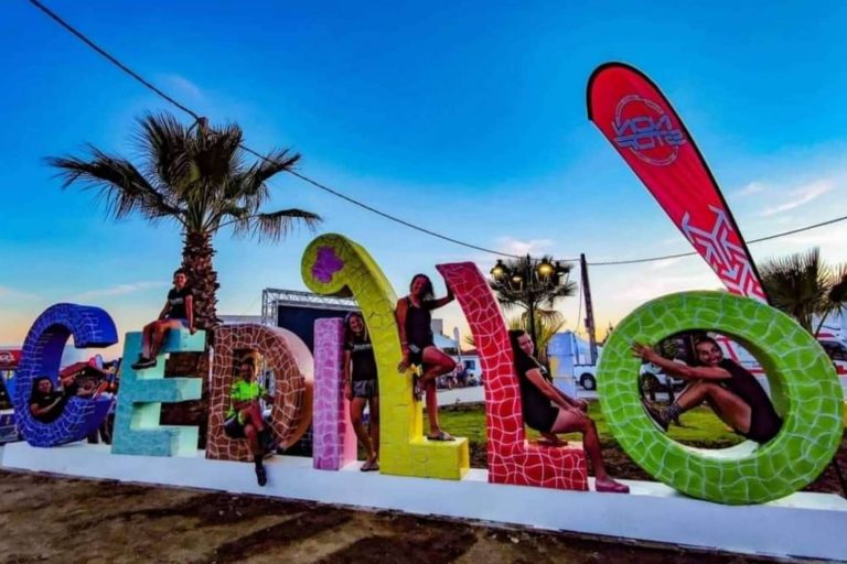 Letras en las entradas de las localidades de la mano de Mobuartex