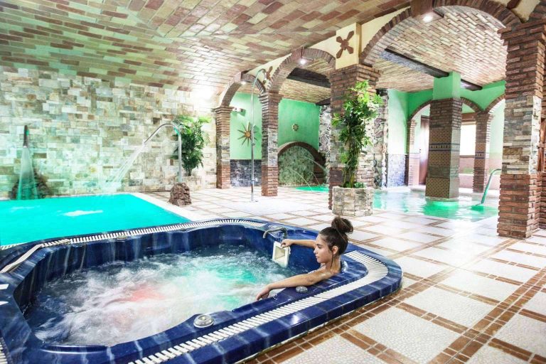 Los servicios exclusivos de Casas Rurales Benarum, un complejo de alojamientos rurales con un entorno único de naturaleza