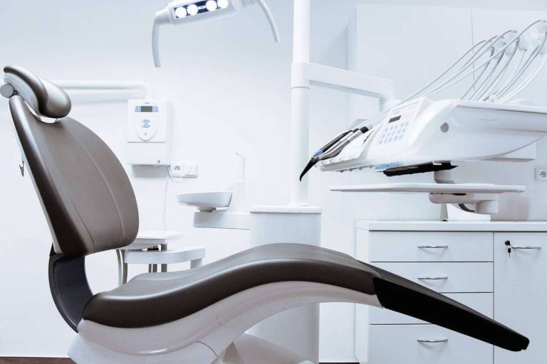 Listado de clínicas dentales y una amplia base de datos de farmacias en BancoDatos