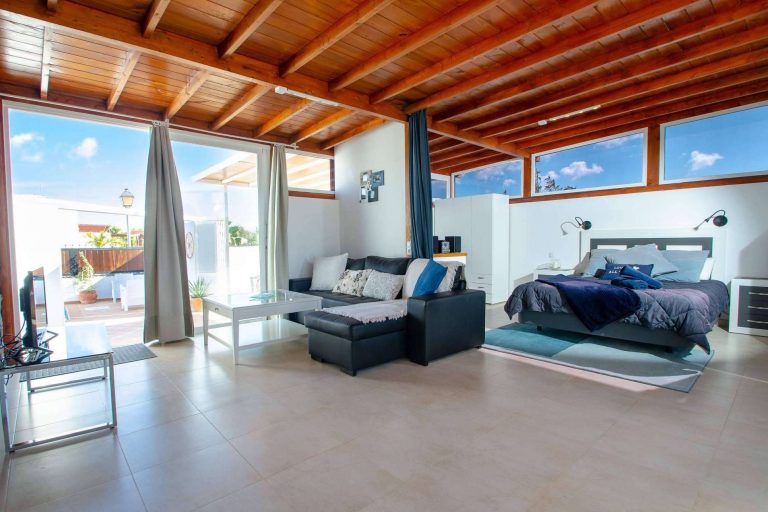 Casas de diferentes estilos para pasar unas vacaciones en Tenerife y Lanzarote, con Rock Rentals