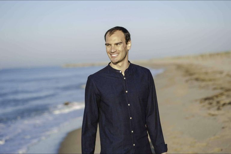 La importancia de escucharse de manera honesta y amable para un mejor desarrollo personal, por el coach personal Marcos Tomaino