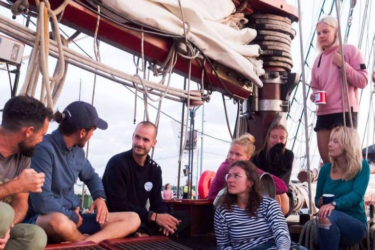 El velero donde se aprende inglés y español