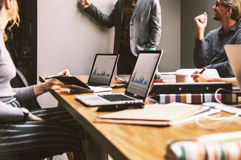 Con Customertop, es posible llegar directamente a las personas que deciden las compras de los productos y servicios