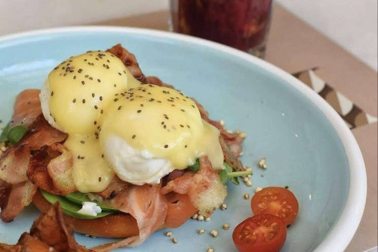 Los huevos benedict, de origen confuso, se pueden degustar en plena Barcelona con Barcino Food