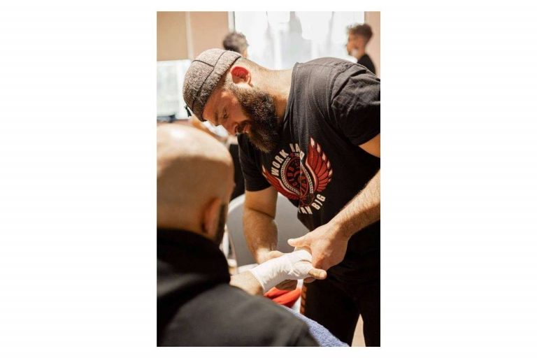 El entrenador y cofundador del Club Boxa Iberia, Berdia Liparteliani