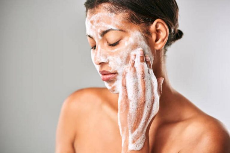 Cómo aplicar el limpiador facial de forma efectiva