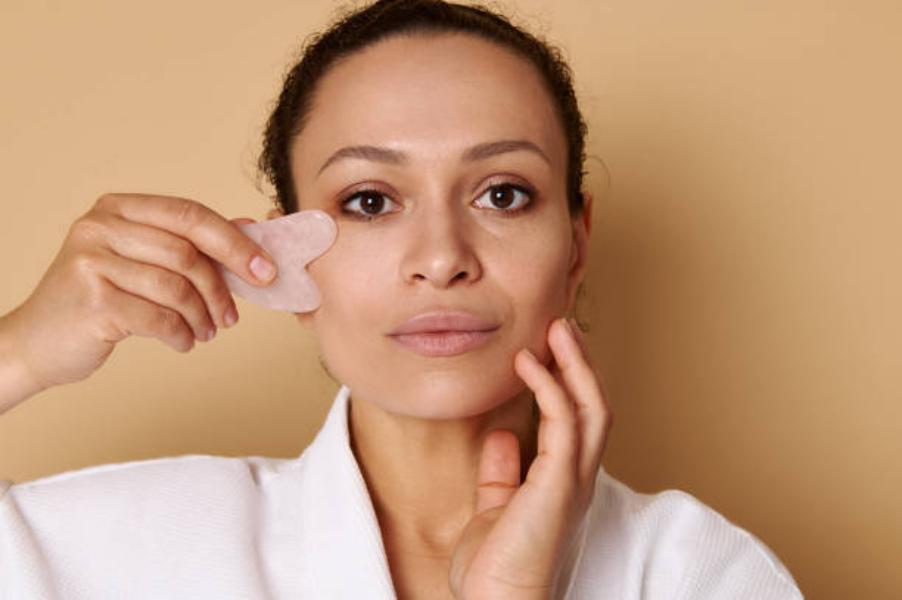 Masajes faciales: Gua Sha o bolas descongestivas