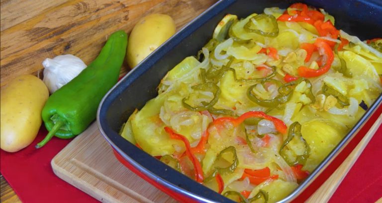 Patatas a lo pobre: cómo hacerlas al horno igual de ricas y más sanas