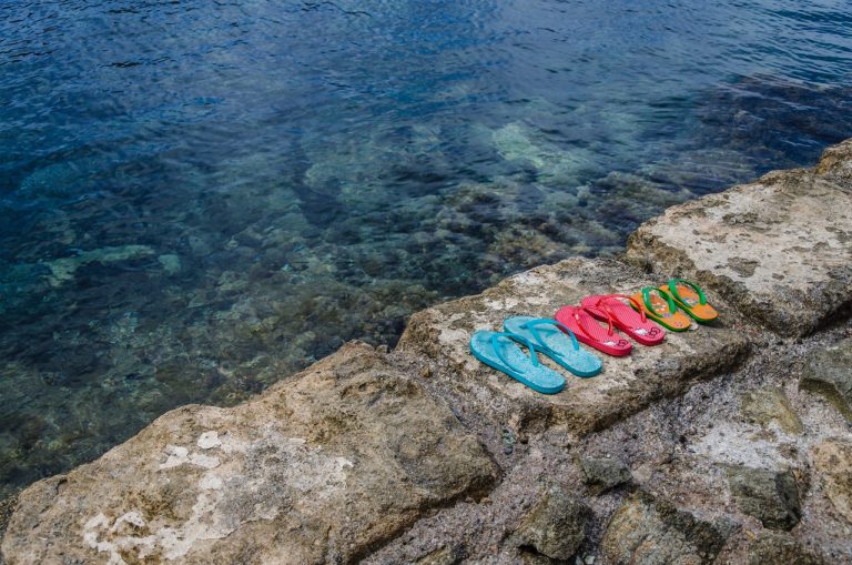 Aliexpress: Sandalias y mocasines de colores para lucir a la última