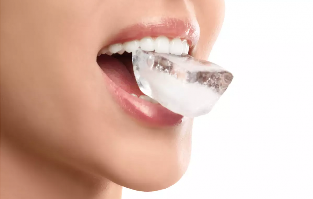 Hielo el frío que más perjudica a tus dientes