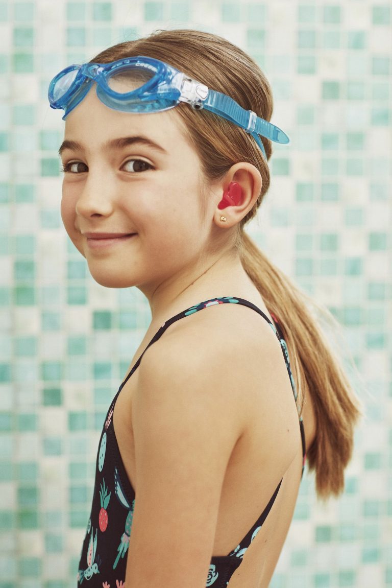 Cottet-Expertos ponen el foco en el uso de tapones de baño para prevenir la otitis estival