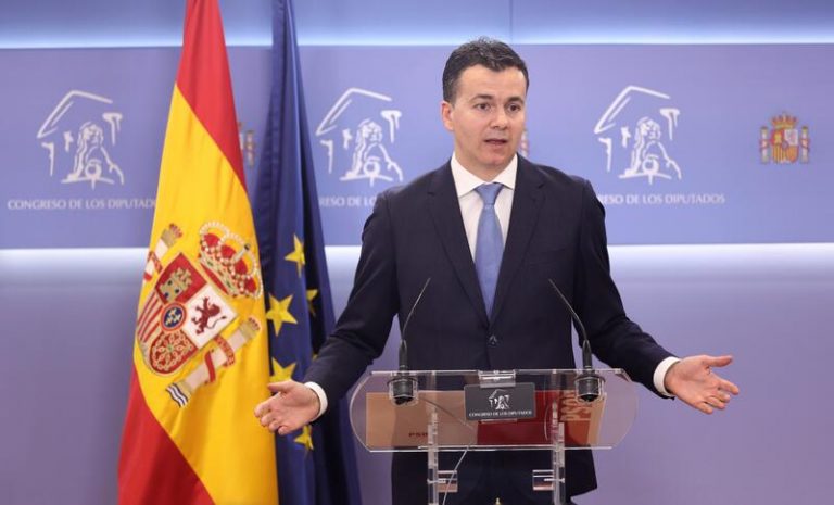 El PSOE abre la puerta a que Sánchez comparezca este mes y pide a UP 