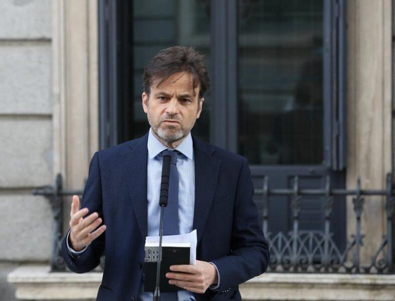 Asens (UP) insta a Sánchez a reunirse con Aragonès para 