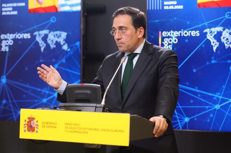 Albares incide en que el espía de Sánchez y Robles puede ser 