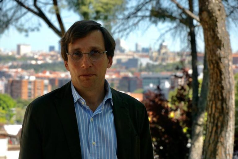 Almeida ni pide ni rechaza un cargo en la Ejecutiva del PP de Ayuso