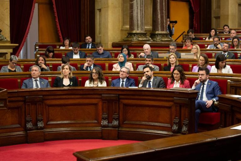 El pleno del Parlament vota esta semana si pide la dimisión de Robles por el caso Pegasus