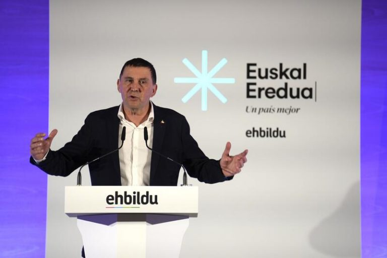 Otegi aboga por que Sánchez agote la legislatura, pero EH Bildu no le sostendrá 