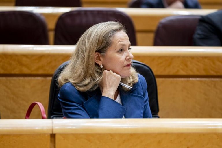 Calviño asegura que el Gobierno no ha cedido 