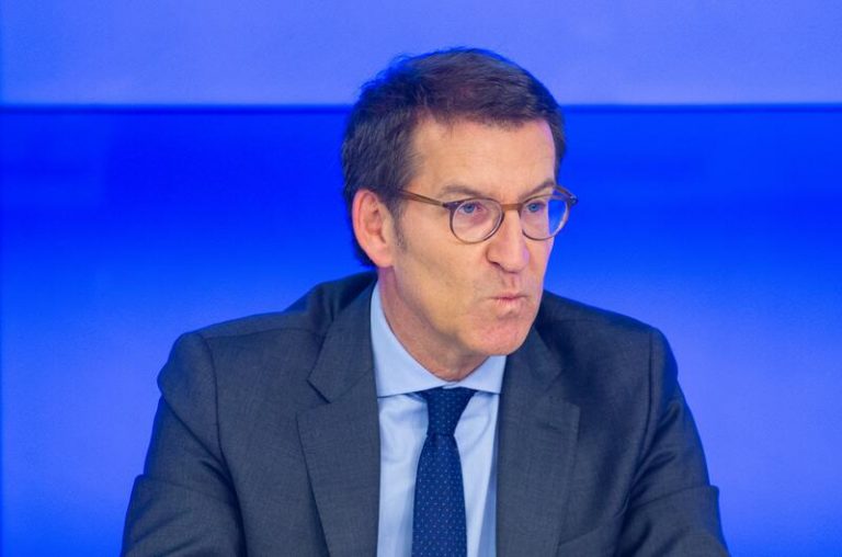 Feijóo toma posesión de su escaño en el Senado, donde instalará su despacho