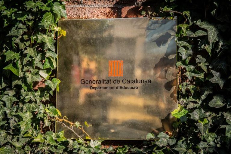 Govern envía un cuestionario a los colegios para ver si se ajustan al decreto del catalán