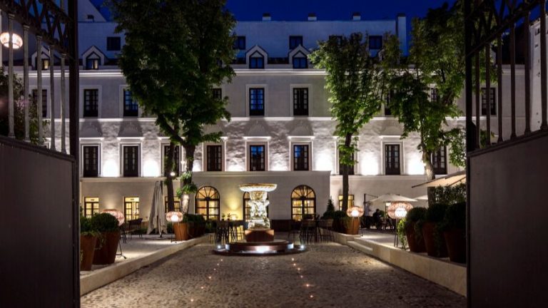 El Hotel Palacio de los Duques fusiona gastronomía y arte a través de trampantojo