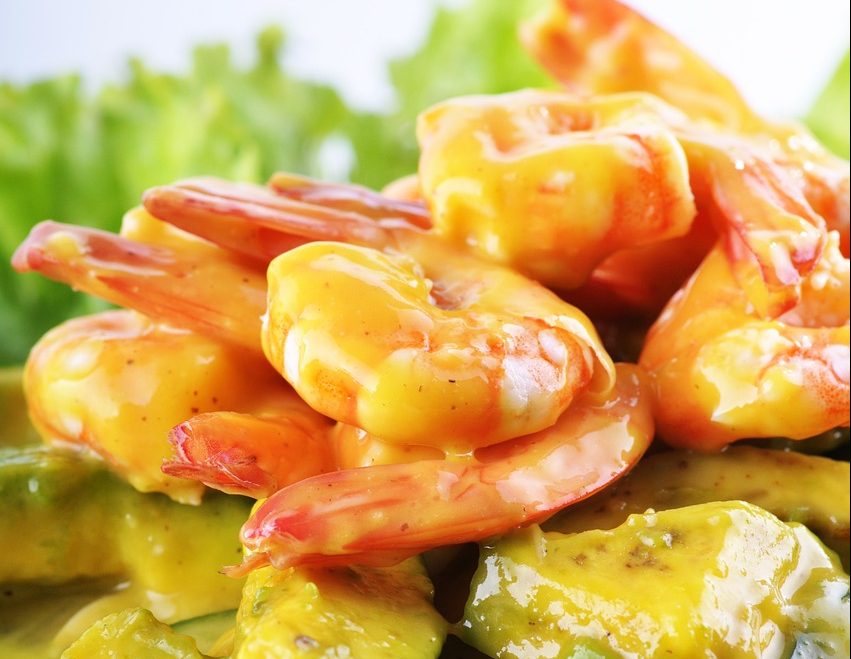 Aguacates rellenos la receta estrella para un popurrí de sabores en la boca