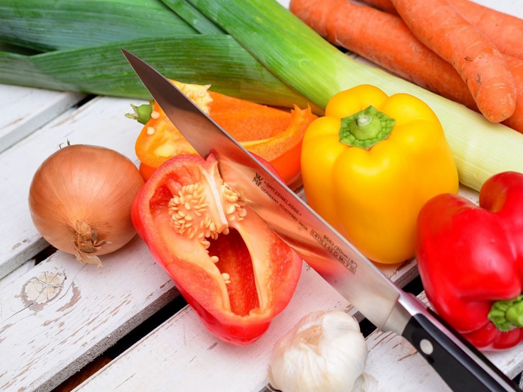 Son mejores crudos: ajo, cebolla y pimientos rojos