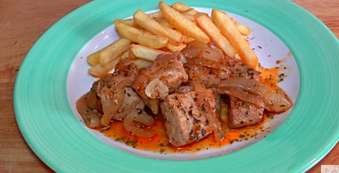 Atún encebollado: la receta de Cádiz que harás en 30 minutos (y no durará ni 10)