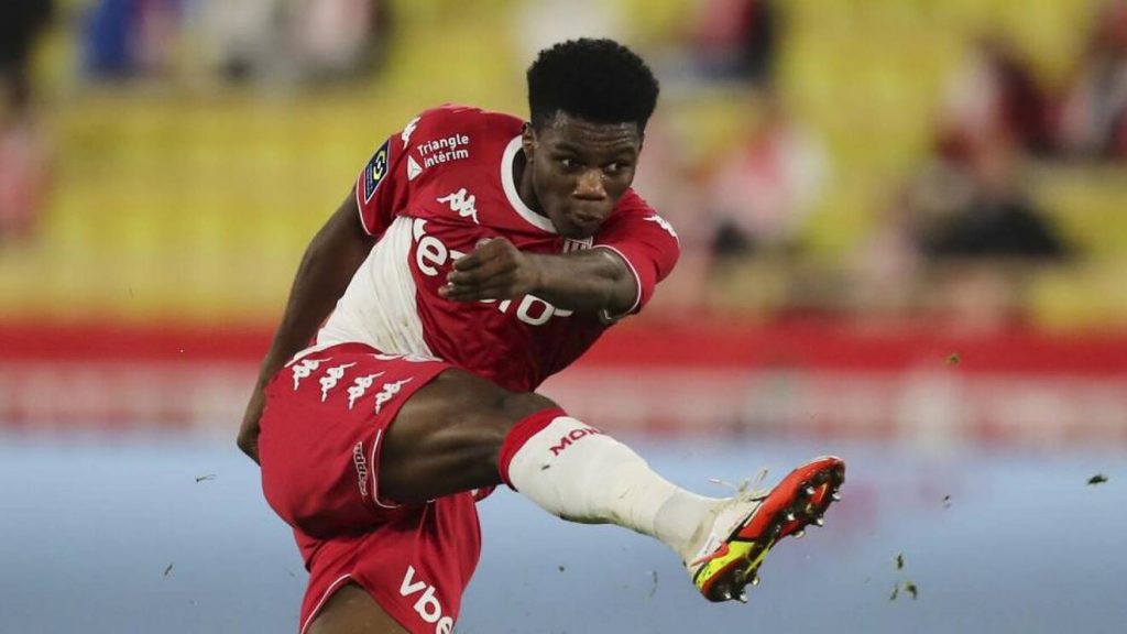 Mbappé pide a Aurélien Tchouaméni