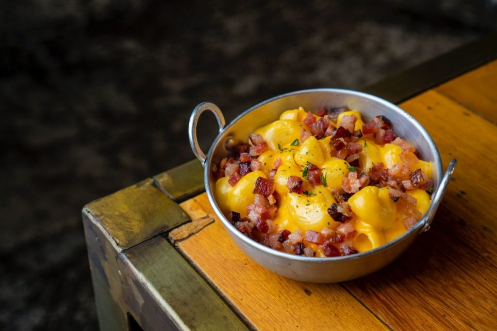 Bacon cheese fries así se hacen más saludables las patatas estrella del Foster Hollywood