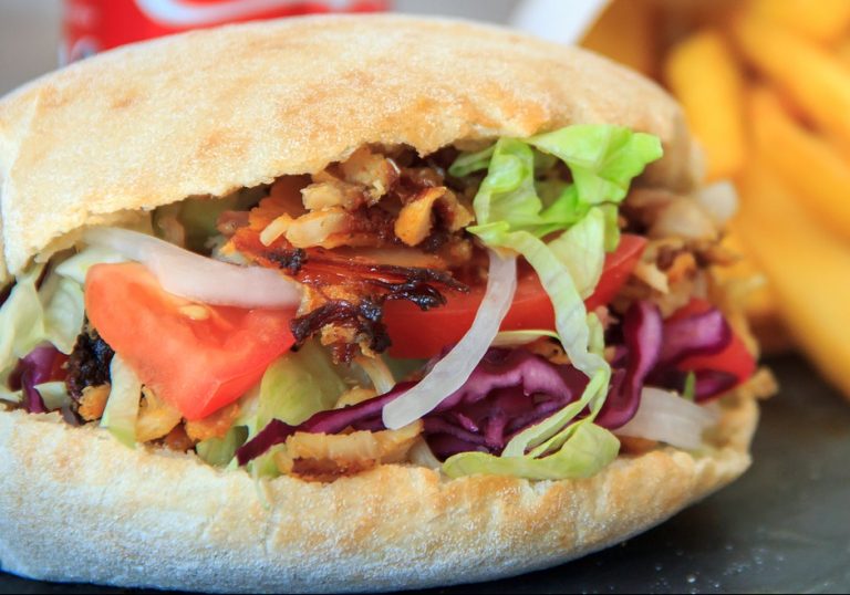 Cómo preparar en casa un kebab de pollo de escándalo