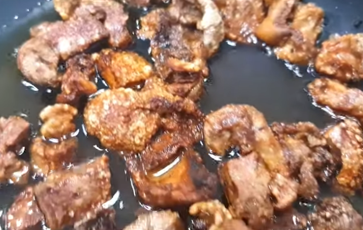 Cómo se hacen los torreznos de los bares