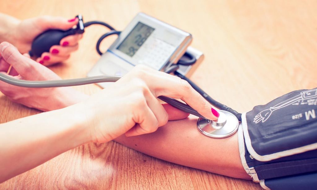 ¿Cuáles son los instrumentos para medir la presión arterial?