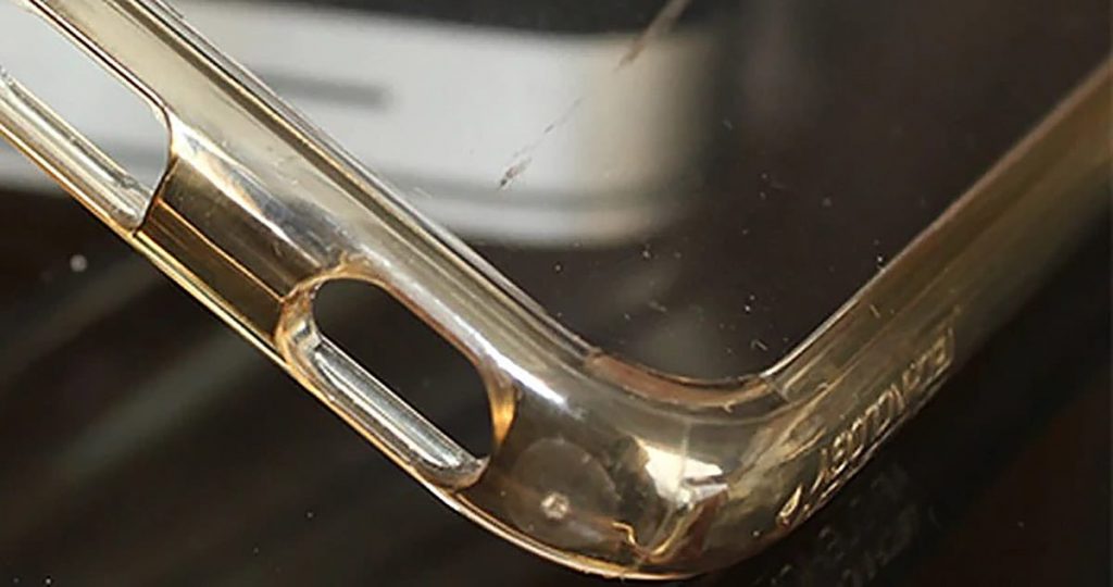 ¿Por qué las fundas de silicona se ponen amarillentas?