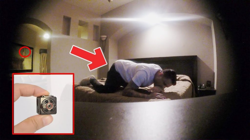 ¿Existen cámaras en las habitaciones de un motel?