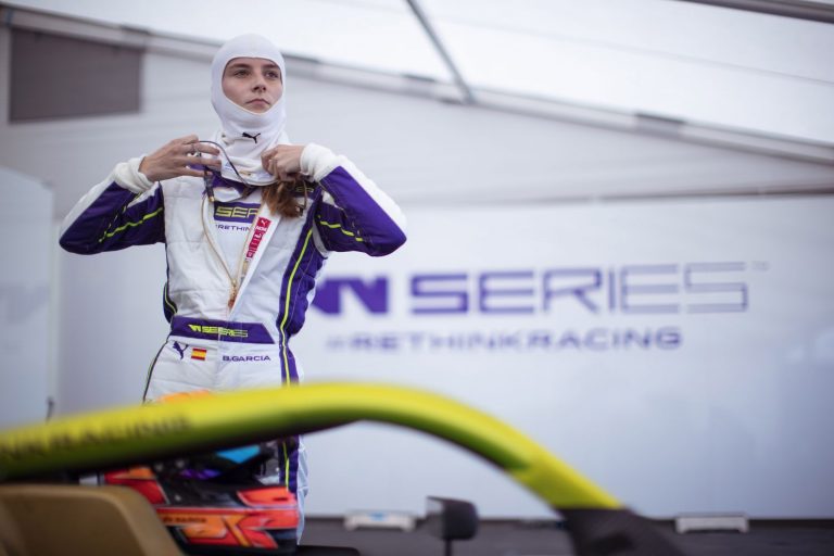 El Congreso debate una propuesta para facilitar la presencia de mujeres en competiciones automovilísticas